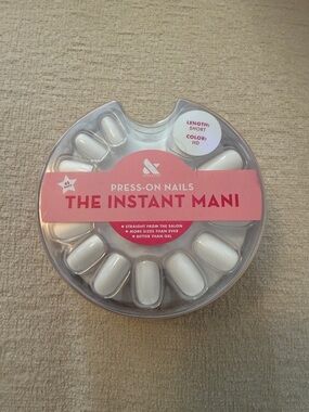 The Instant Mani Press-On Nails in White - Short Length